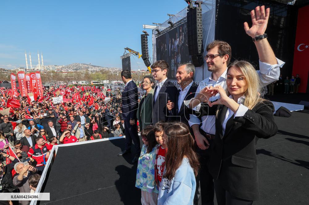 Hundreds Of Thousands Protest In Istanbul To Defend Democracy