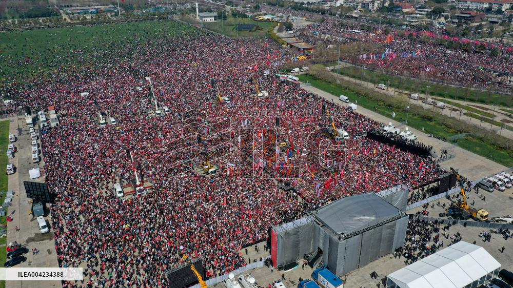 Hundreds Of Thousands Protest In Istanbul To Defend Democracy