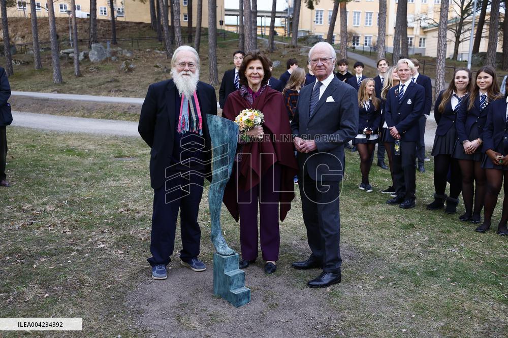 THE ROYAL COUPLE CELEBRATES SCHOOL 100 YEARS