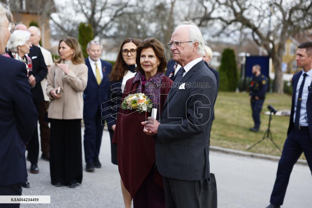THE ROYAL COUPLE CELEBRATES SCHOOL 100 YEARS