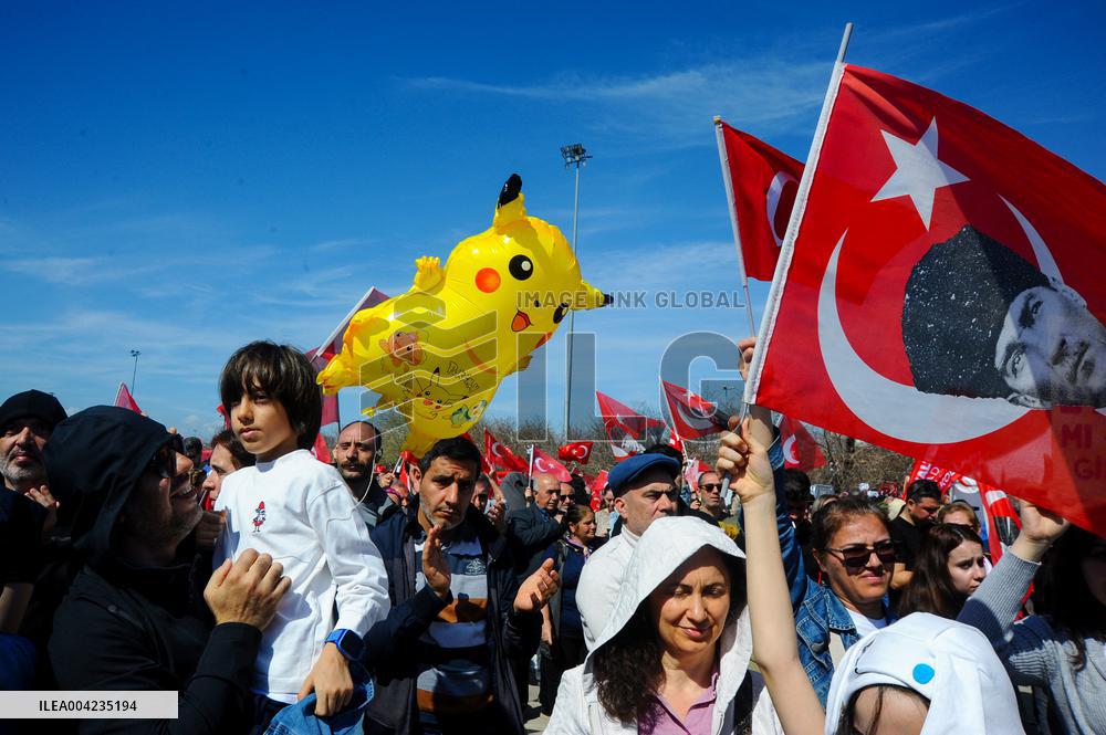 Hundreds Of Thousands Protest In Istanbul To Defend Democracy