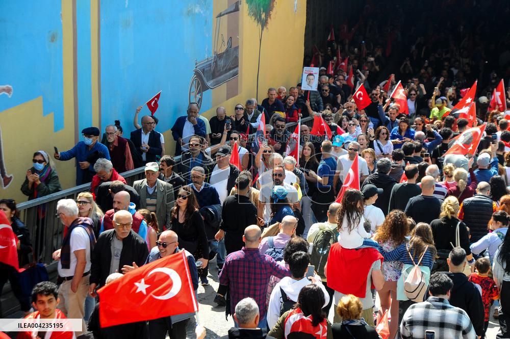 Hundreds Of Thousands Protest In Istanbul To Defend Democracy