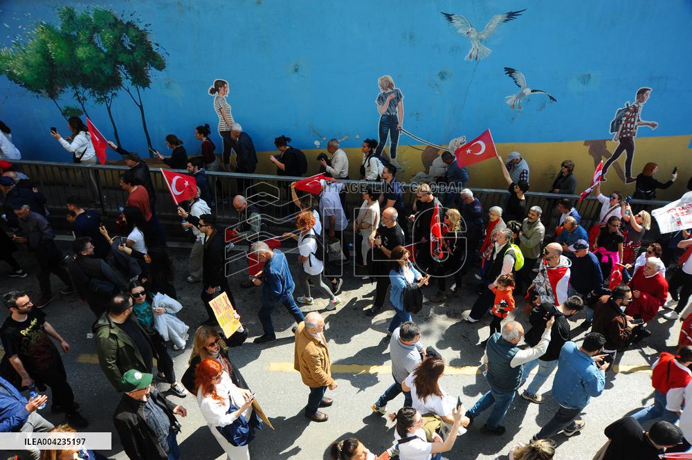 Hundreds Of Thousands Protest In Istanbul To Defend Democracy