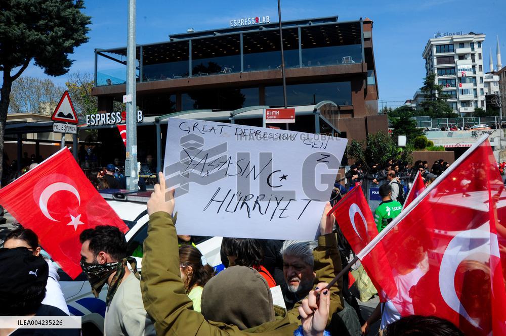 Hundreds Of Thousands Protest In Istanbul To Defend Democracy