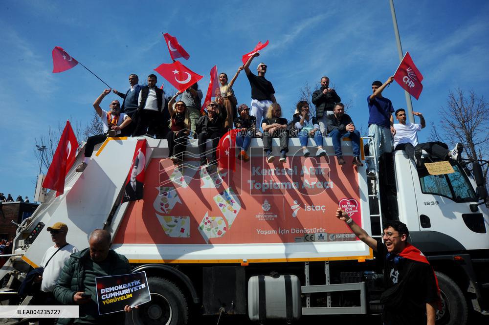 Hundreds Of Thousands Protest In Istanbul To Defend Democracy