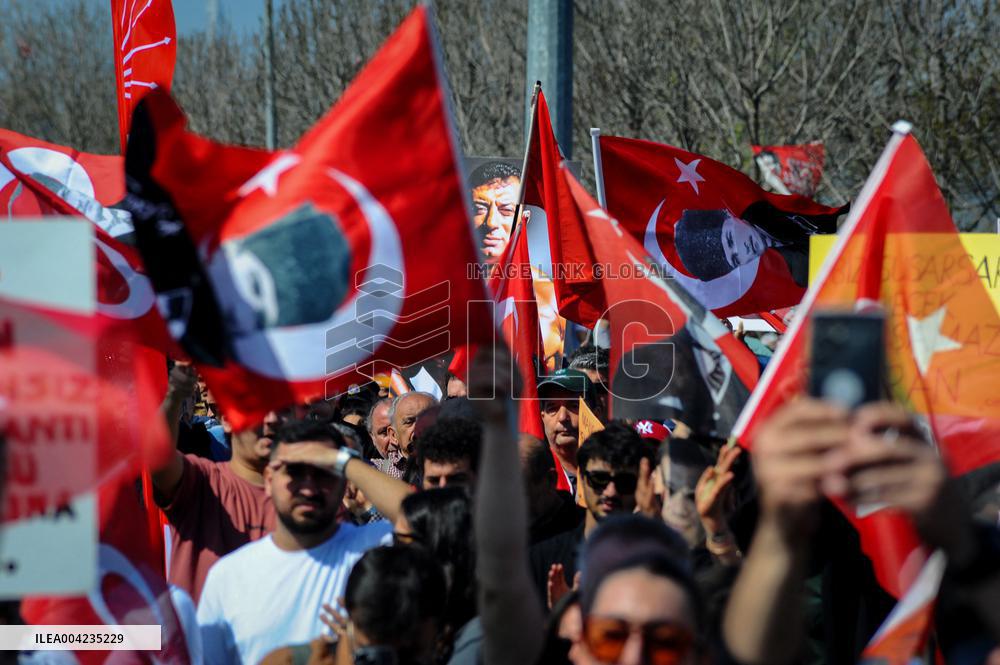 Hundreds Of Thousands Protest In Istanbul To Defend Democracy