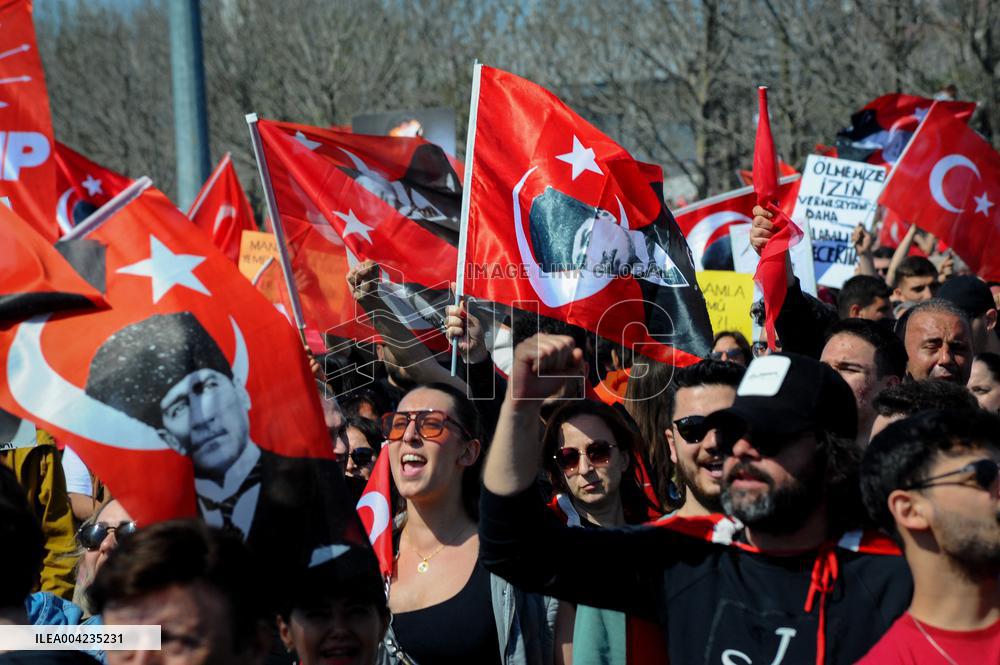 Hundreds Of Thousands Protest In Istanbul To Defend Democracy