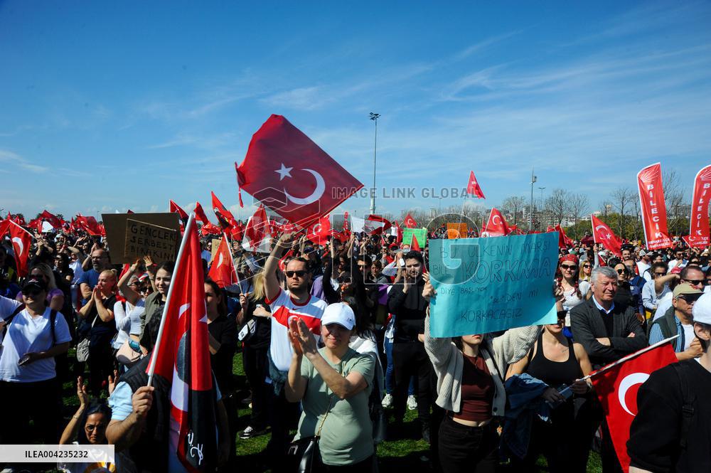 Hundreds Of Thousands Protest In Istanbul To Defend Democracy