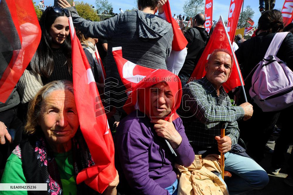 Hundreds Of Thousands Protest In Istanbul To Defend Democracy