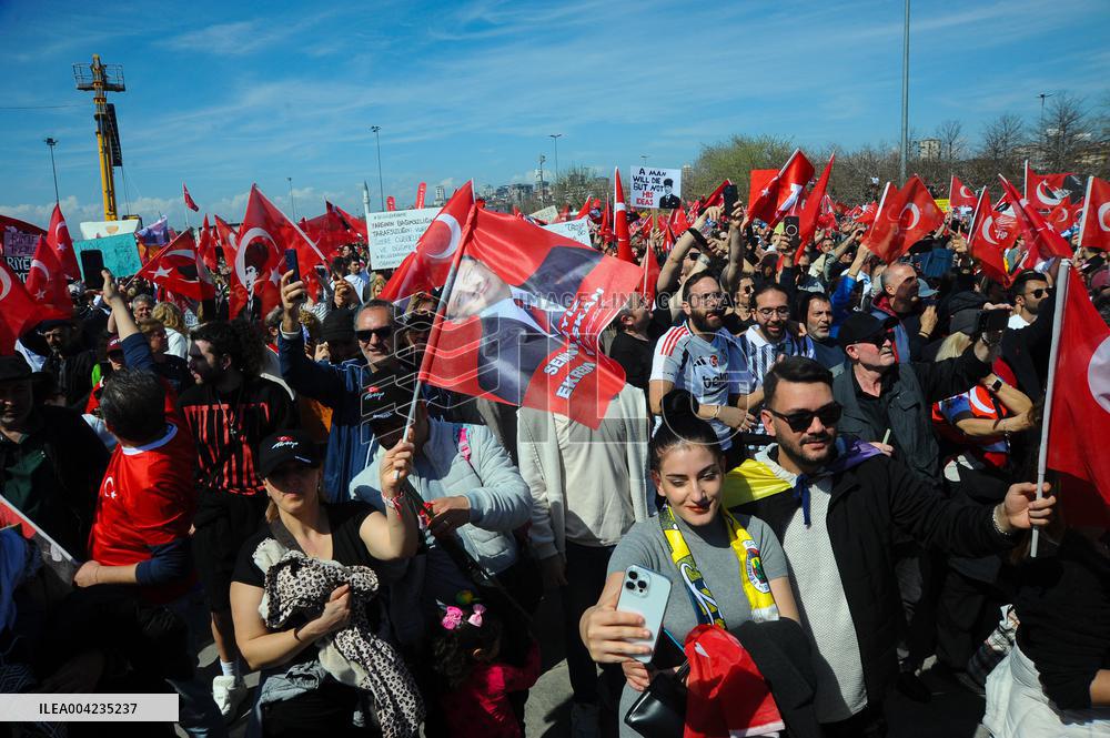 Hundreds Of Thousands Protest In Istanbul To Defend Democracy