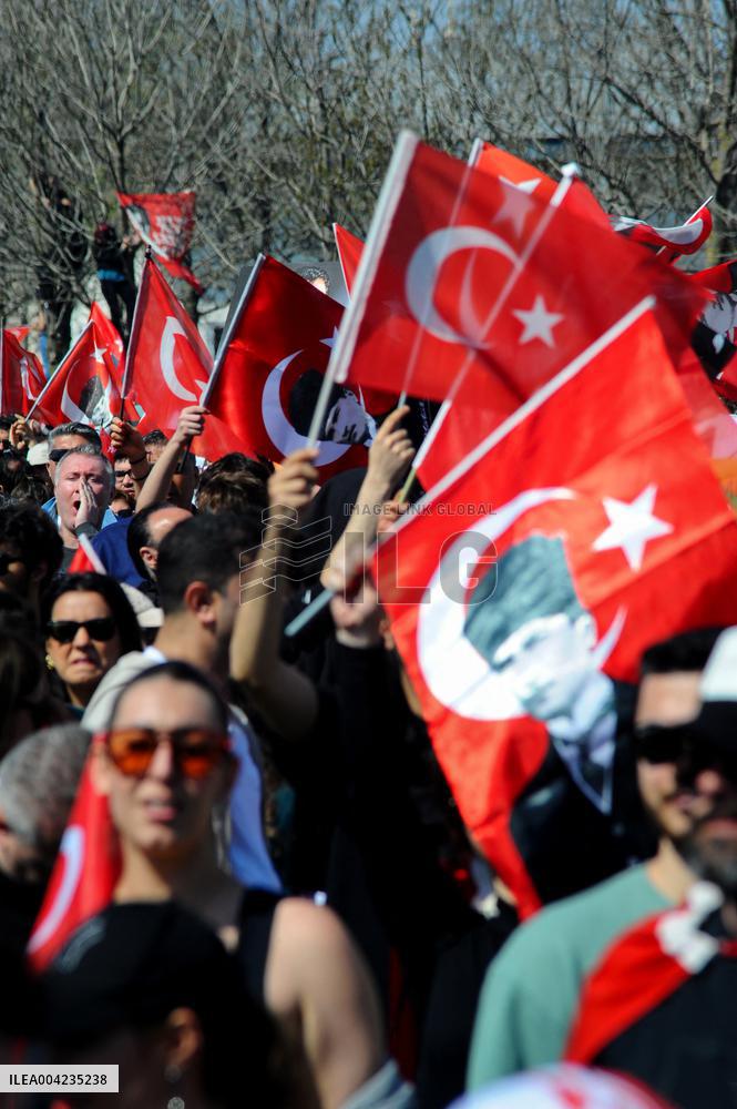 Hundreds Of Thousands Protest In Istanbul To Defend Democracy