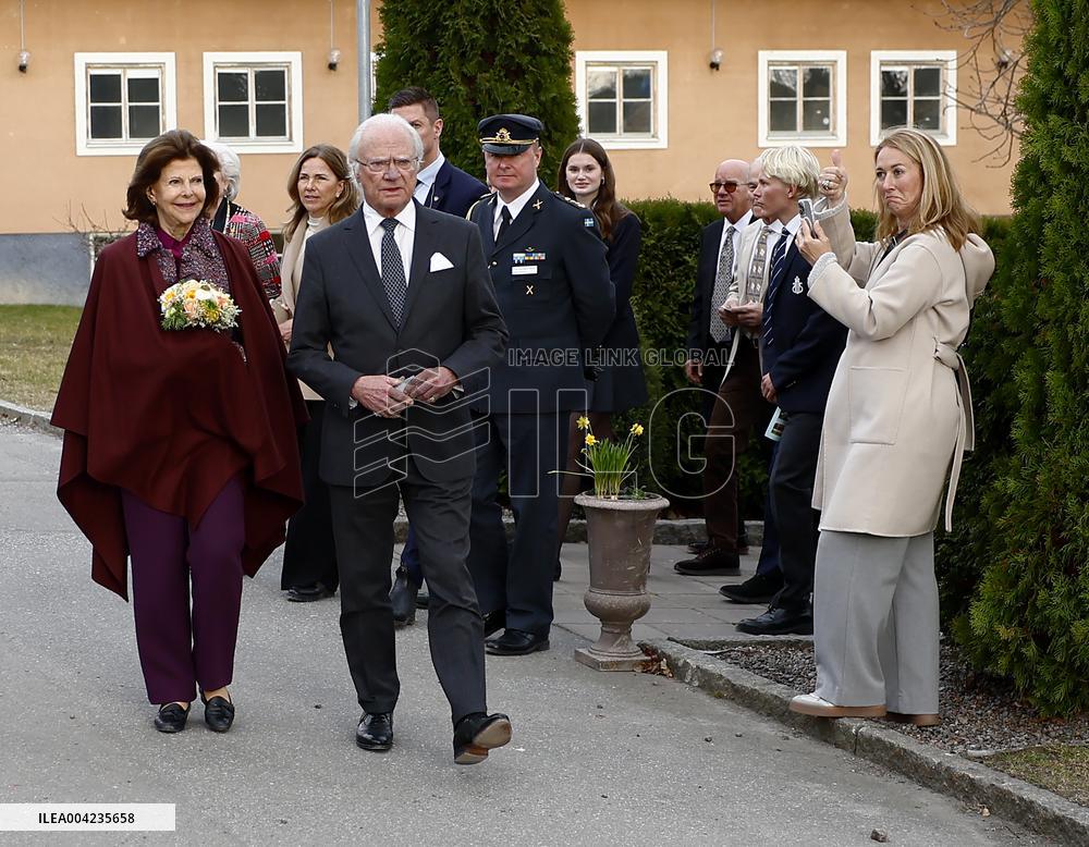 THE ROYAL COUPLE CELEBRATES SCHOOL 100 YEARS