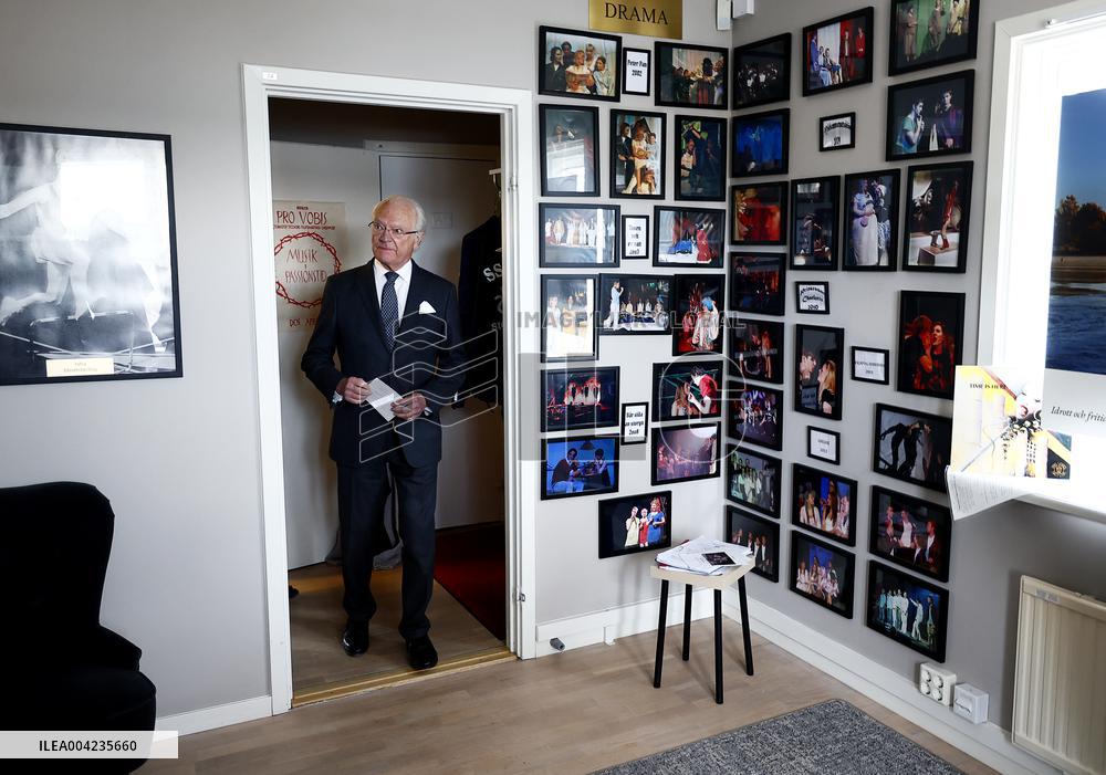 THE ROYAL COUPLE CELEBRATES SCHOOL 100 YEARS