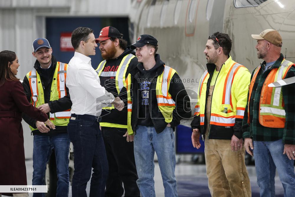 Protests Outside Tesla Demand Musk Resign - Vancouver