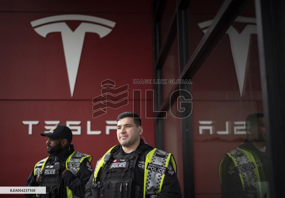 Protests Outside Tesla Demand Musk Resign - Vancouver