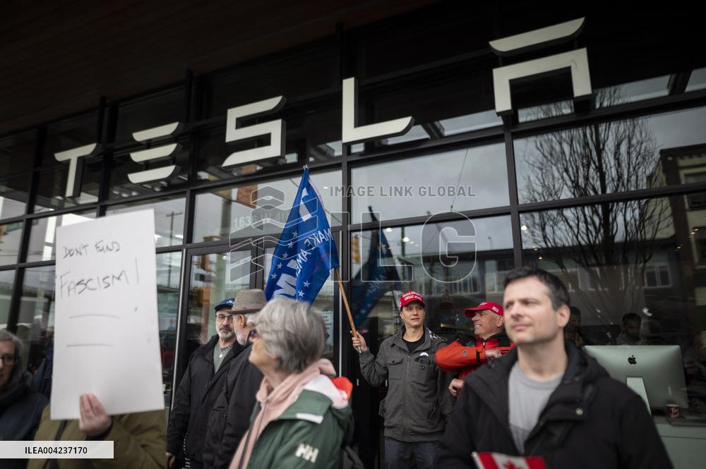 Protests Outside Tesla Demand Musk Resign - Vancouver