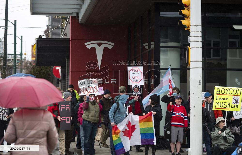 Protests Outside Tesla Demand Musk Resign - Vancouver