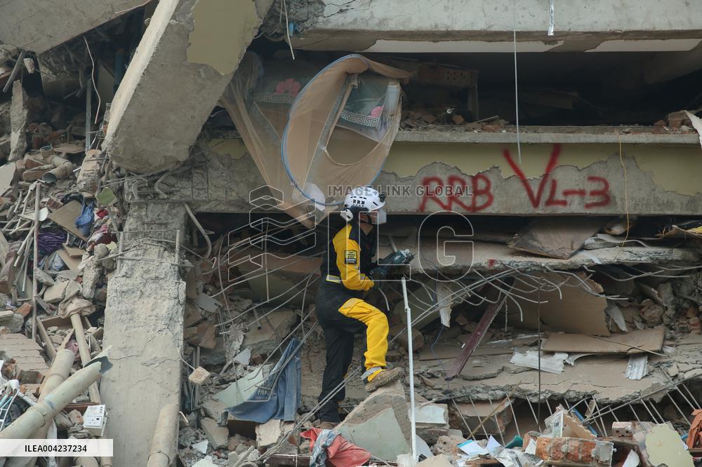 Myanmar Earthquake - Race To Find Survivors - Mandala