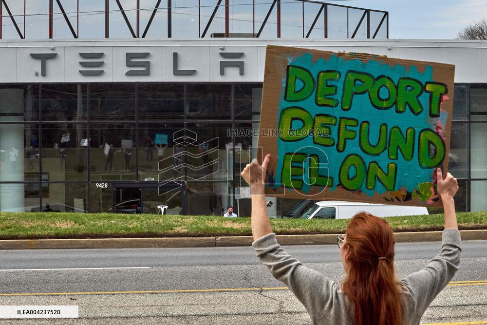 Tesla Takedown Global Day Of Action - Baltimore