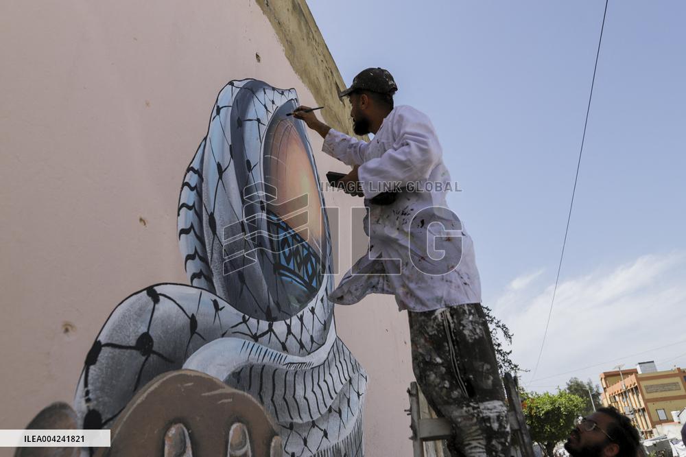 Walls of Gaza Speak Against U.S. Arms