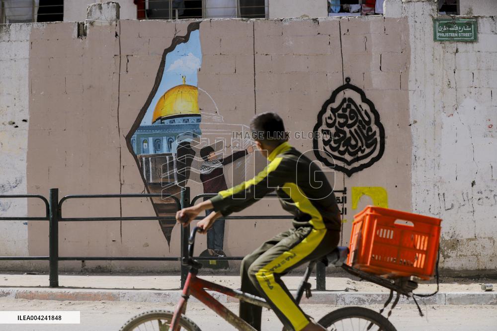 Walls of Gaza Speak Against U.S. Arms