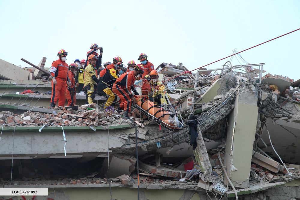 Rescue Search For Survivors Three Days After Quake - Myanmar