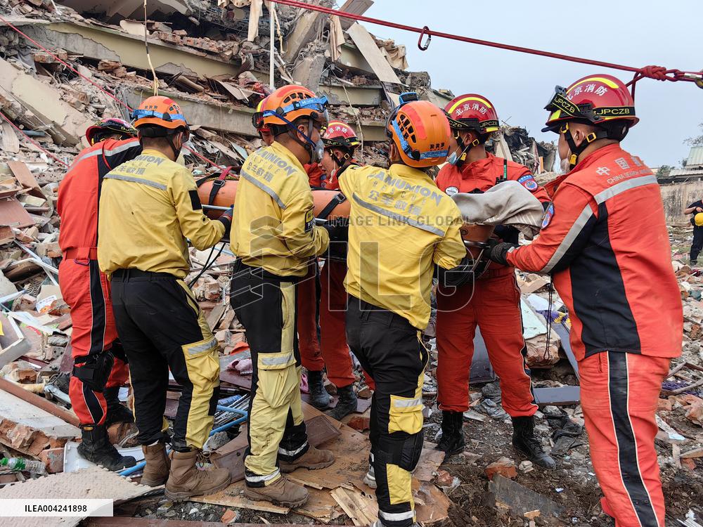 Rescue Search For Survivors Three Days After Quake - Myanmar