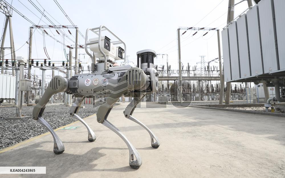 Intelligent Robot Inspects Power Grid in Huai'an
