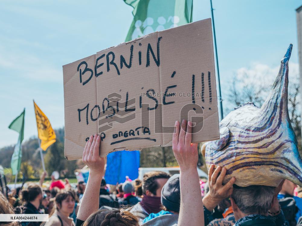 Demonstration Against STMicro and Soitec Expansion - Bernin