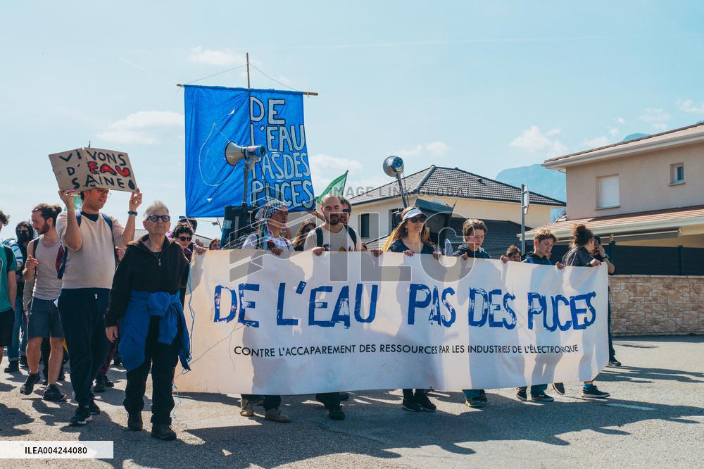 Demonstration Against STMicro and Soitec Expansion - Bernin