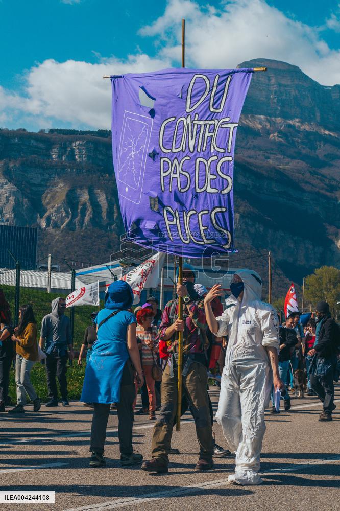 Demonstration Against STMicro and Soitec Expansion - Bernin