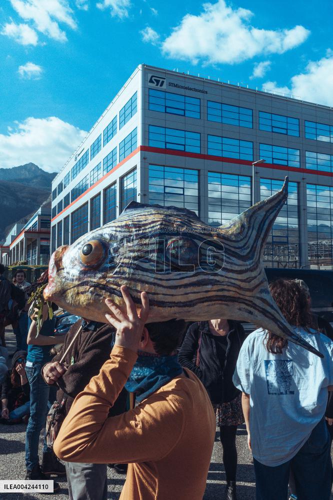 Demonstration Against STMicro and Soitec Expansion - Bernin