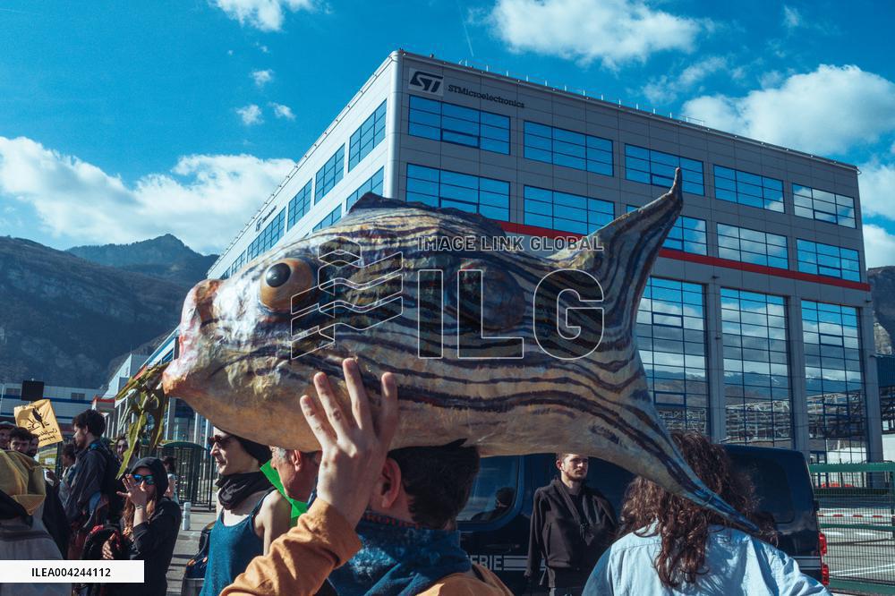 Demonstration Against STMicro and Soitec Expansion - Bernin