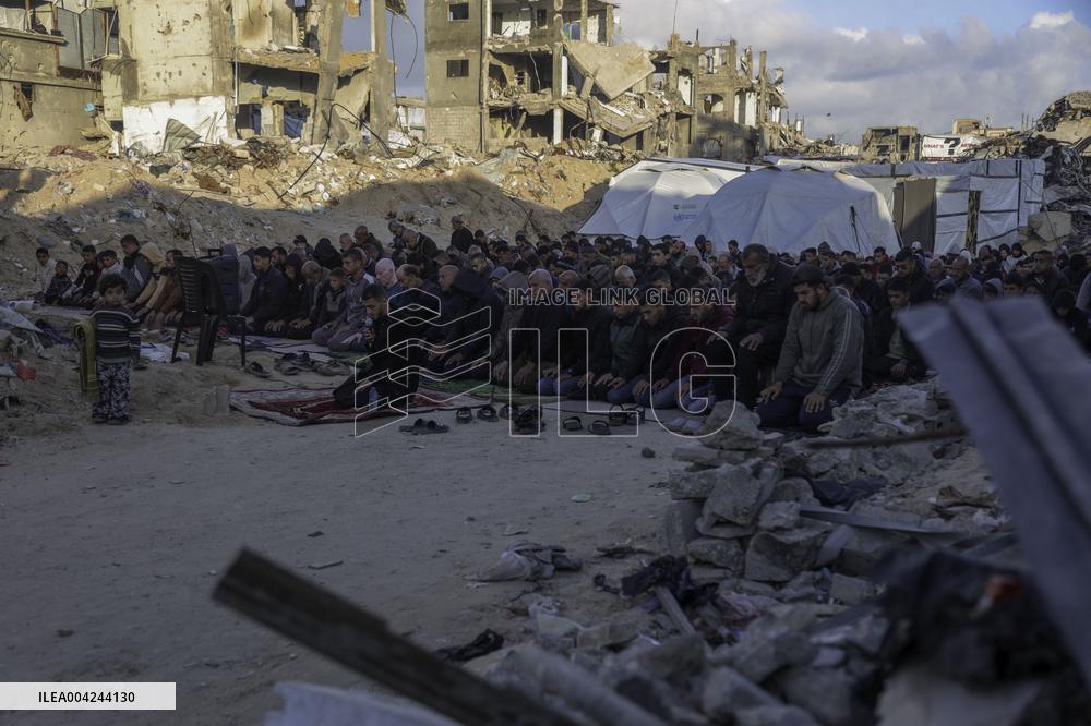 Palestinians Celebrate Eid al Fitr among the rubbles - Gaza