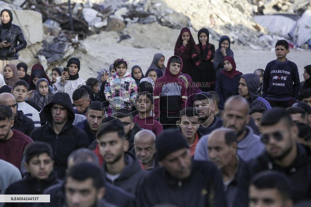 Palestinians Celebrate Eid al Fitr among the rubbles - Gaza