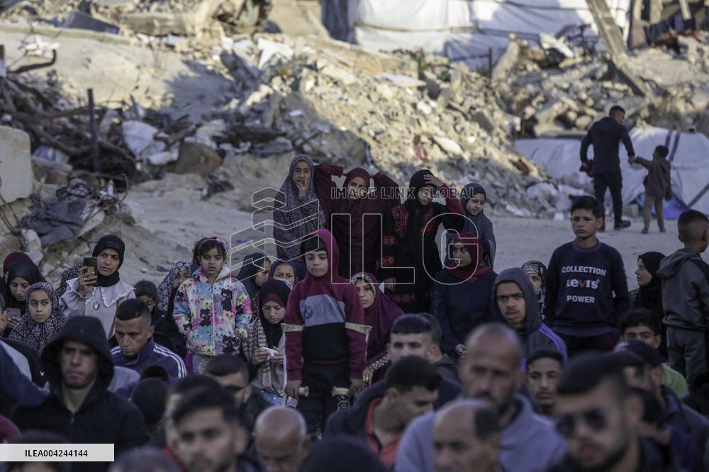 Palestinians Celebrate Eid al Fitr among the rubbles - Gaza