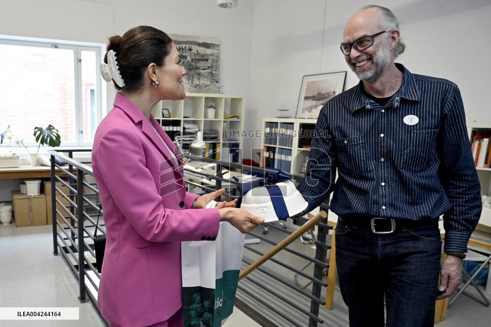 CROWN PRINCESS PORCELAIN FACTORY