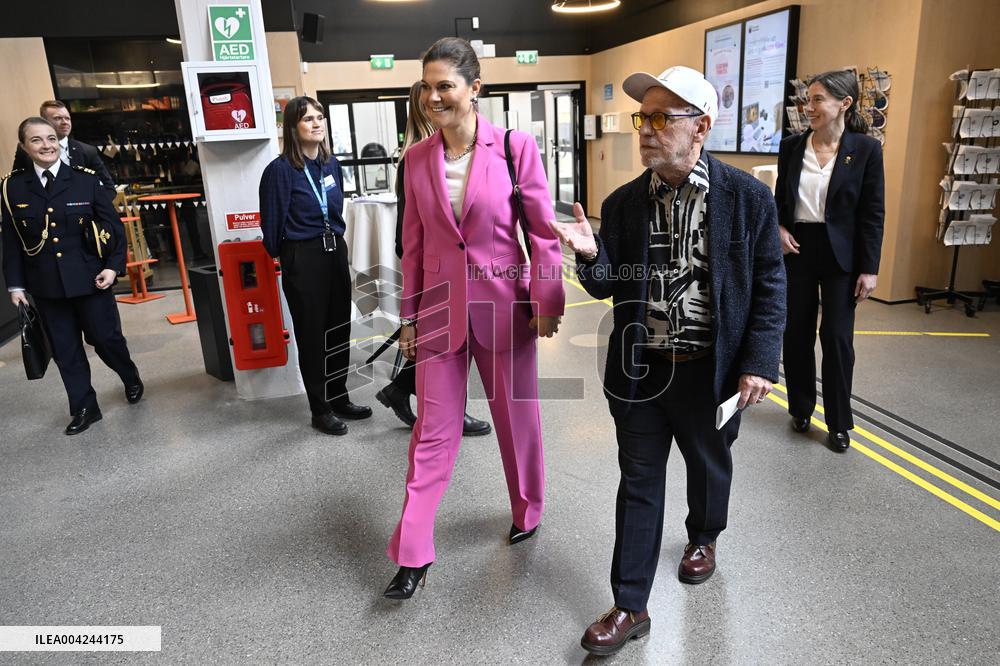 CROWN PRINCESS PORCELAIN FACTORY