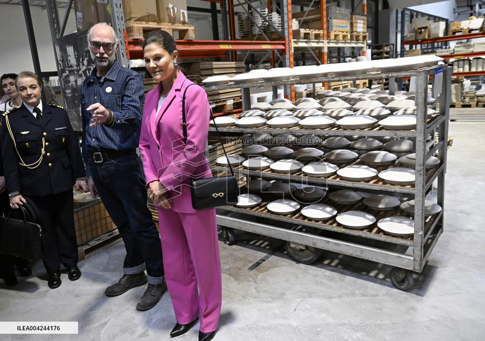 CROWN PRINCESS PORCELAIN FACTORY