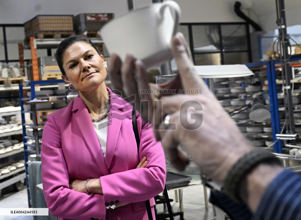 CROWN PRINCESS PORCELAIN FACTORY