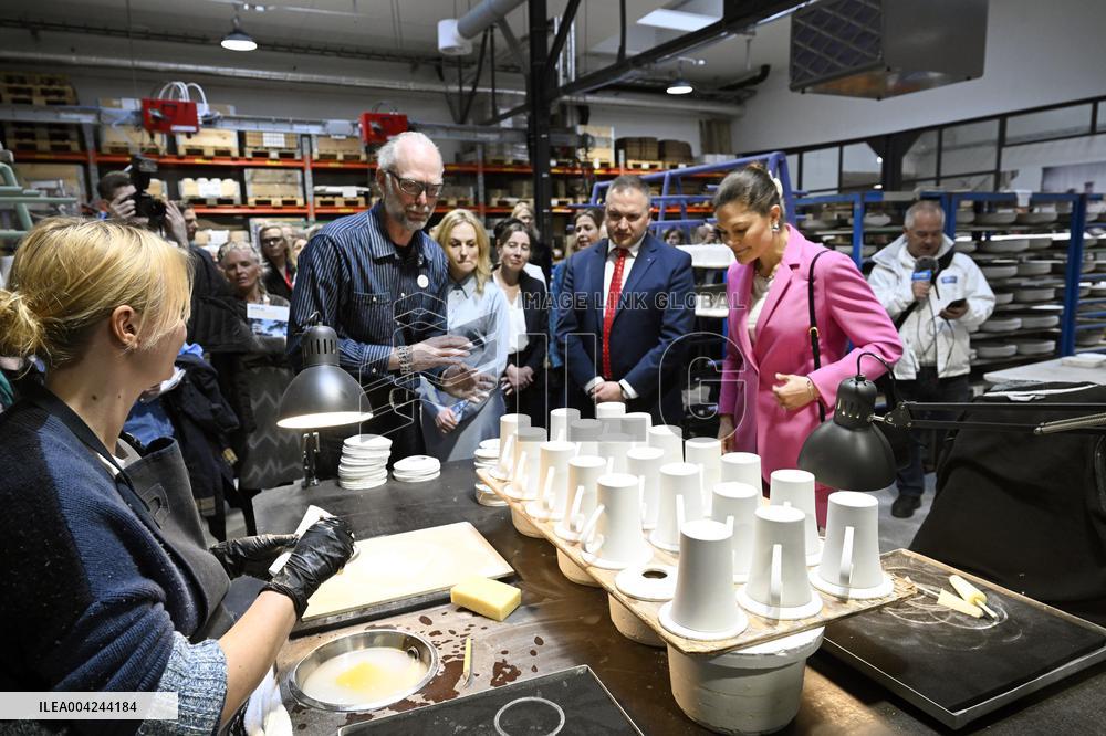 CROWN PRINCESS PORCELAIN FACTORY