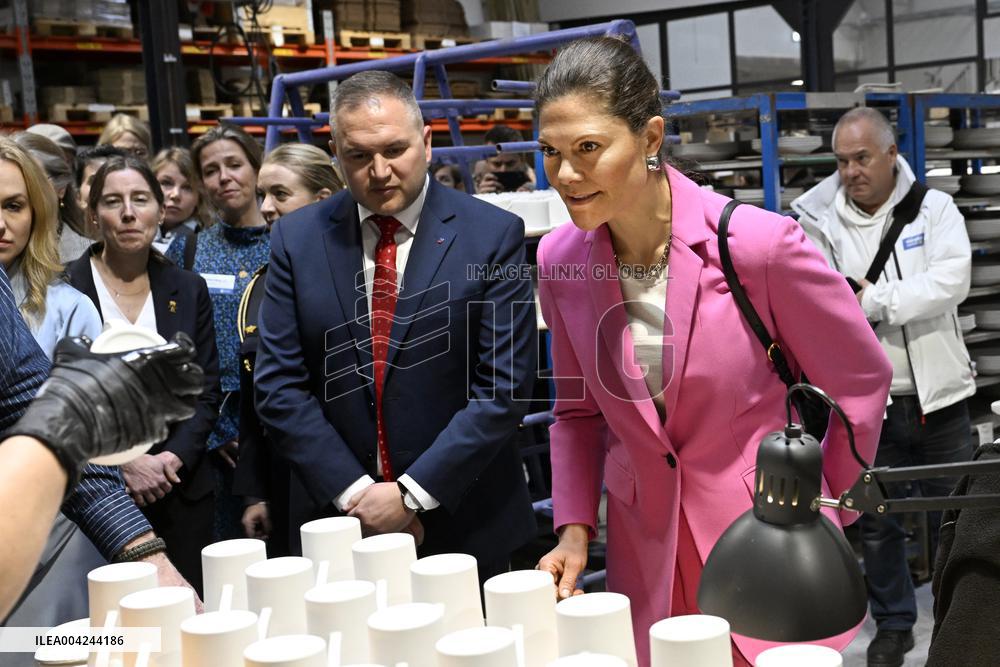 CROWN PRINCESS PORCELAIN FACTORY