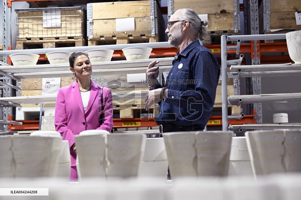 CROWN PRINCESS PORCELAIN FACTORY