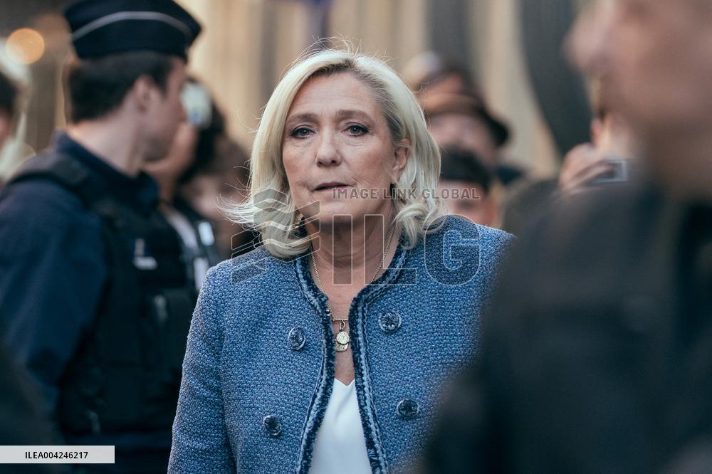 Marine Le Pen leaves her headquarters to go to the 8 p.m. news on TF1 - Paris AJ