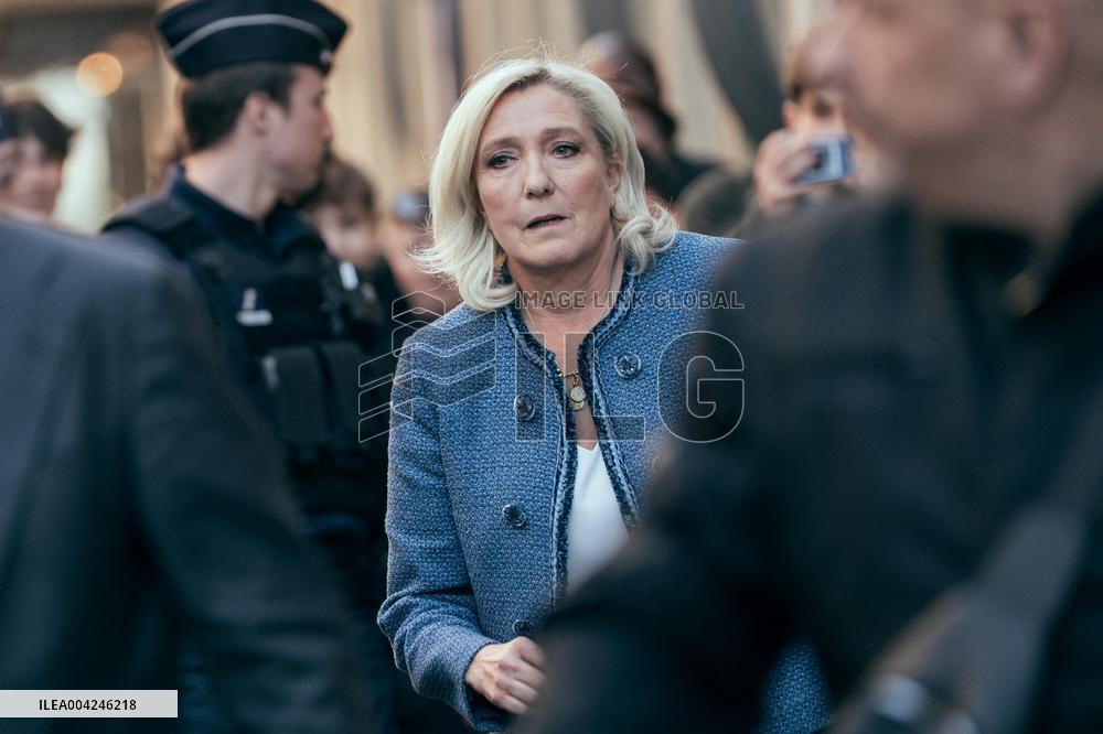 Marine Le Pen leaves her headquarters to go to the 8 p.m. news on TF1 - Paris AJ