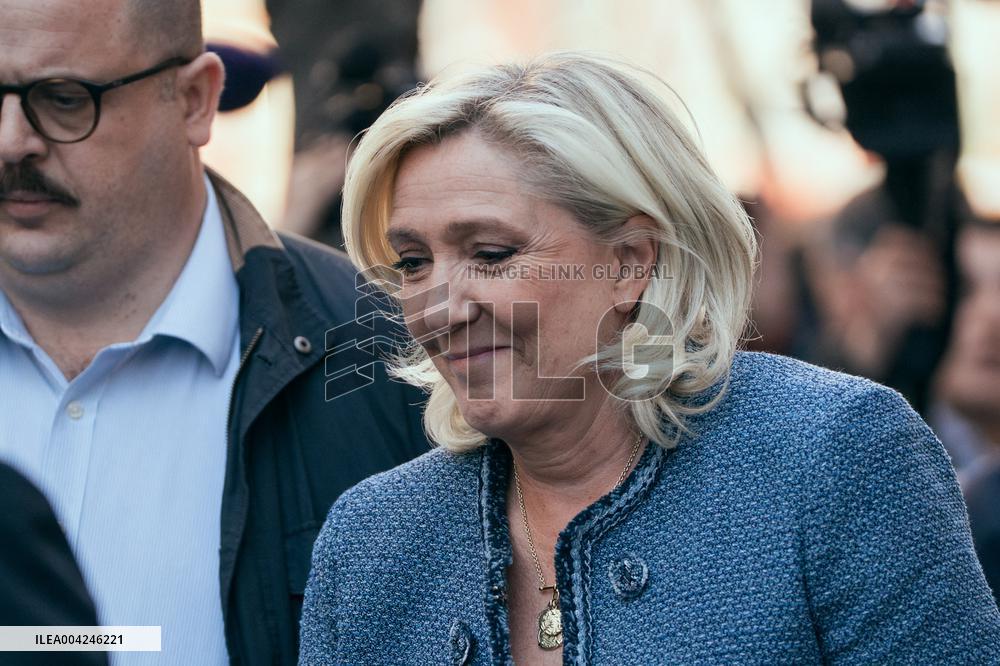 Marine Le Pen leaves her headquarters to go to the 8 p.m. news on TF1 - Paris AJ
