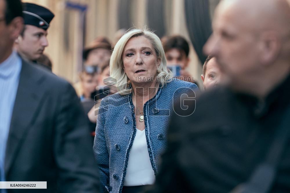 Marine Le Pen leaves her headquarters to go to the 8 p.m. news on TF1 - Paris AJ