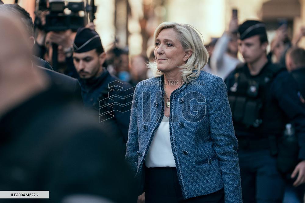 Marine Le Pen leaves her headquarters to go to the 8 p.m. news on TF1 - Paris AJ