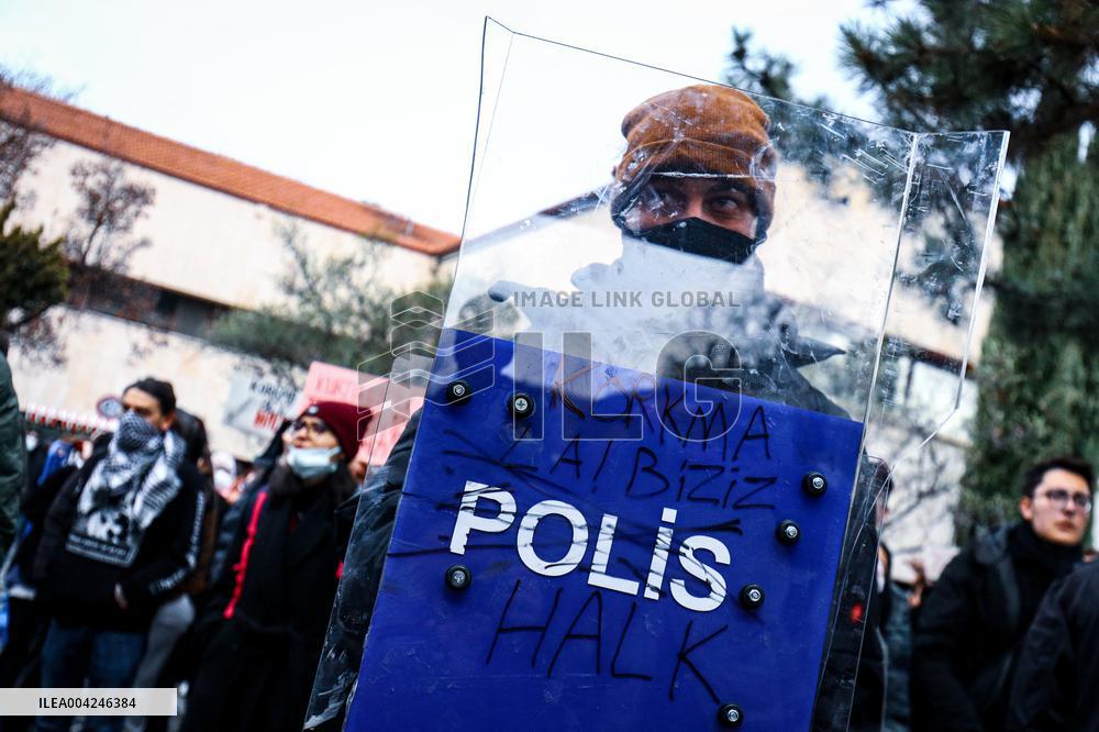 Protest in Ankara over jailing of Erdogan's main rival