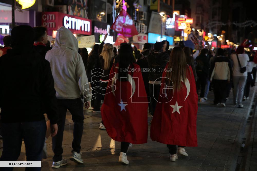 Protest in Izmir over jailing of Erdogan's main rival